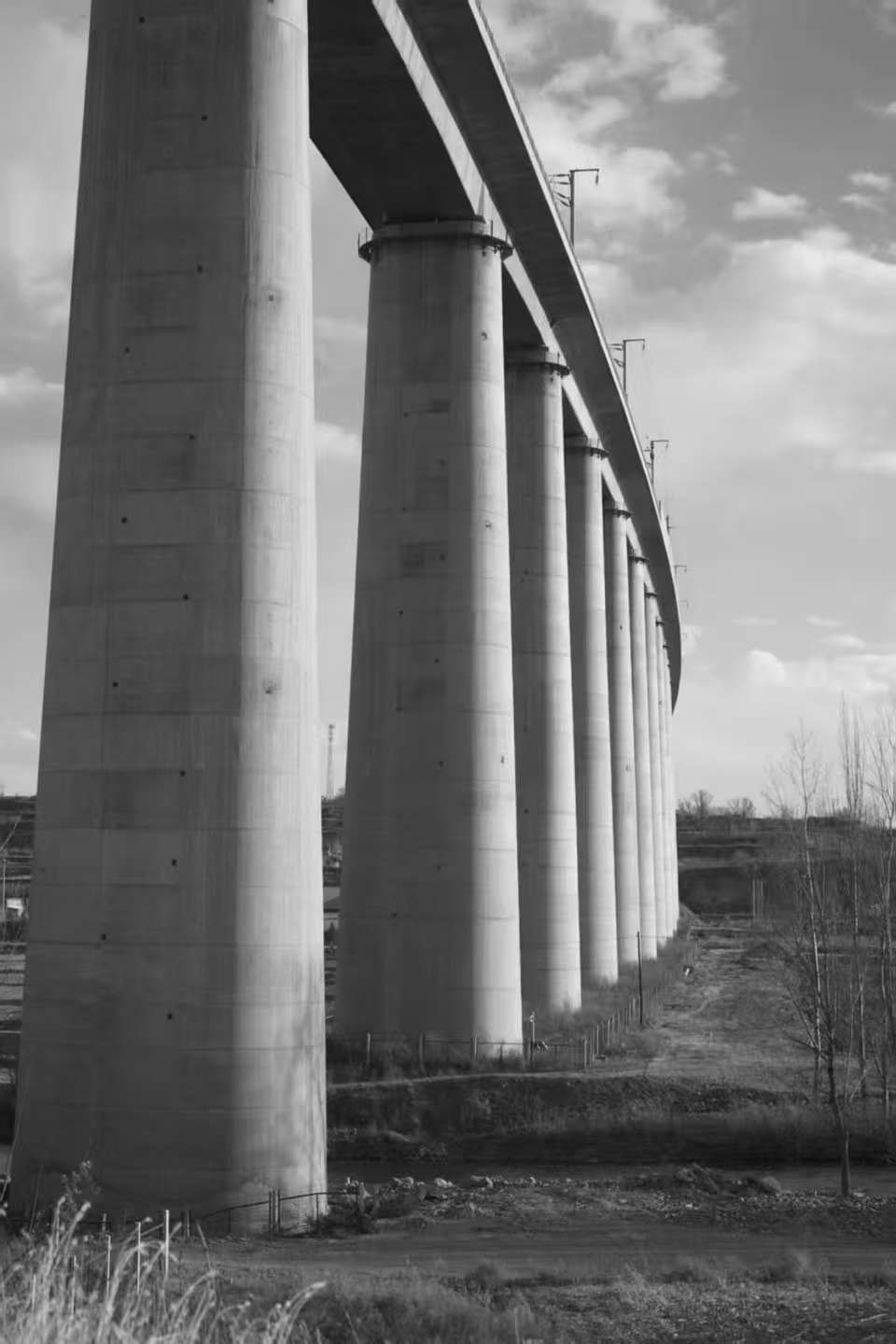 汉口学院《艺术概论》课程教学创新结硕果：学生赵科臣课程作业《守望之“柱”》斩获国际摄影大奖