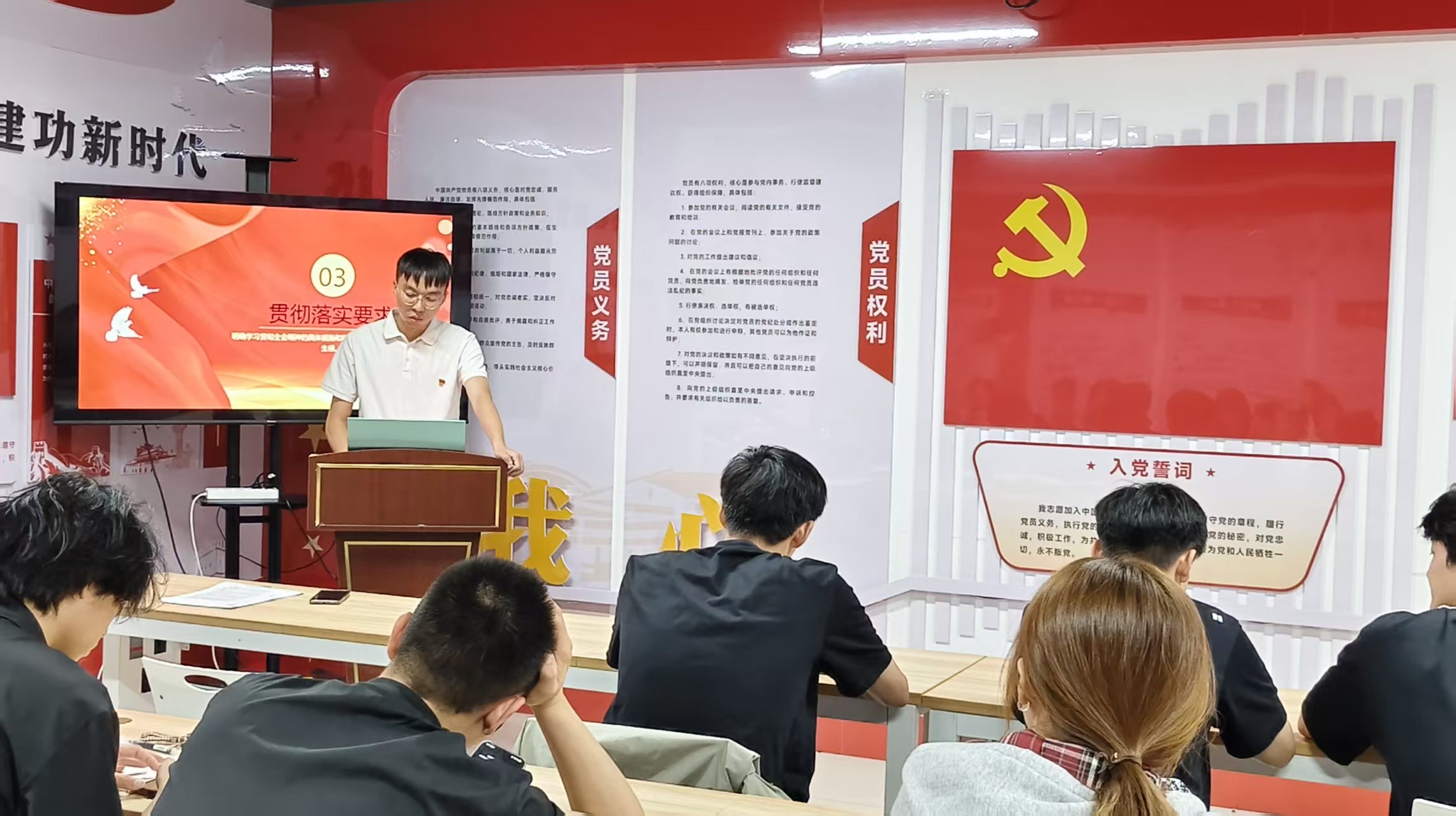 ​传媒学院学生党支部开展学习省委十二届十二次全会精神专题交流研讨大会